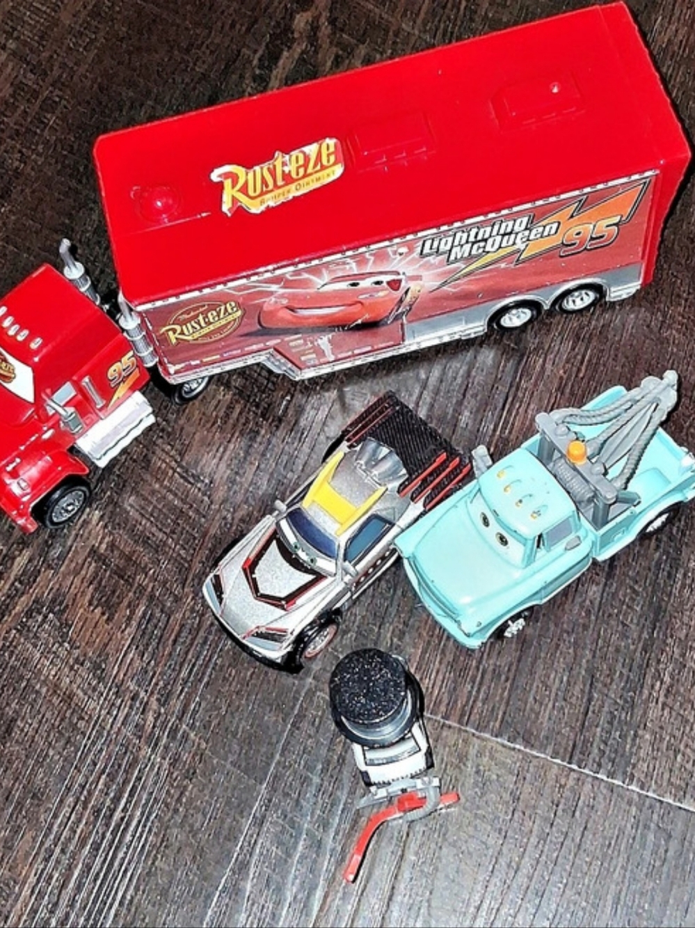 Disney Pixar Cars Lightning McQueen Toy Car and Transport Trailer Set